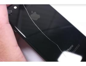 Треснул корпус на IPhone 7. Замена задней крышки